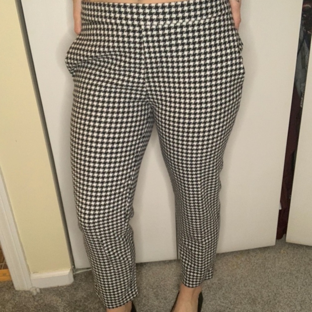 Old navy black and white slacks size 8